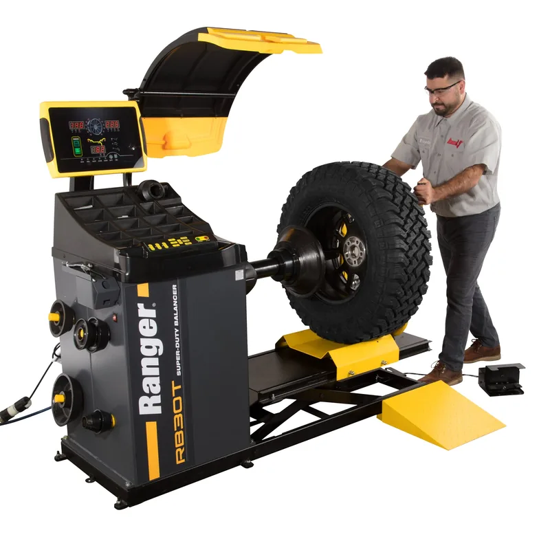 Ranger RB30T Heavy-Duty Truck and Passenger Car Wheel Balancer 2