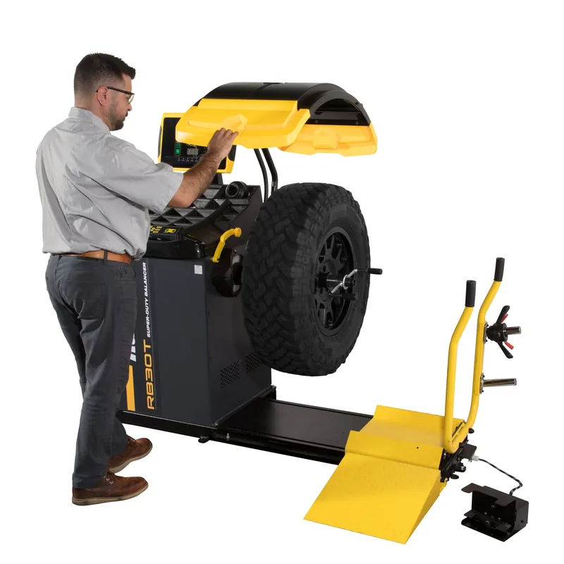 Ranger RB30T Heavy-Duty Truck and Passenger Car Wheel Balancer 3