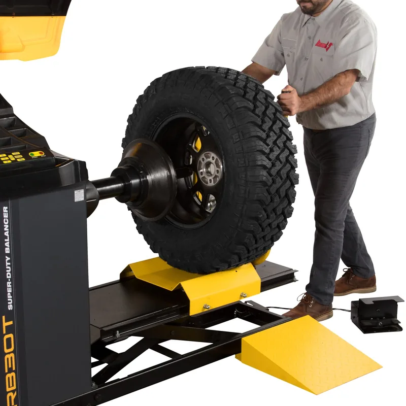 Ranger RB30T Heavy-Duty Truck and Passenger Car Wheel Balancer 9